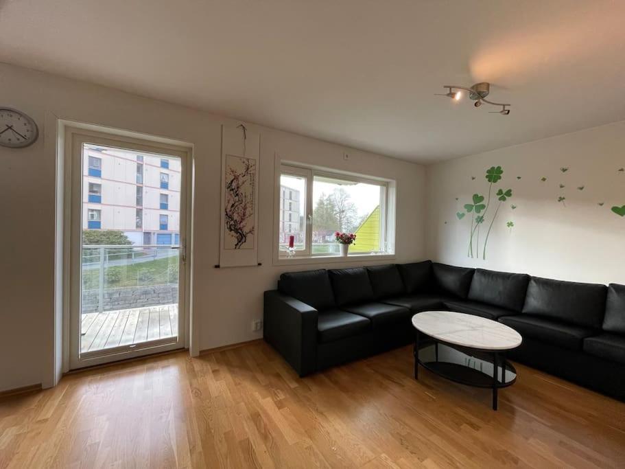 3 Sleeping Rooms For 82M2 Which Direct Traffic To Airport And City Center Bergen Bagian luar foto