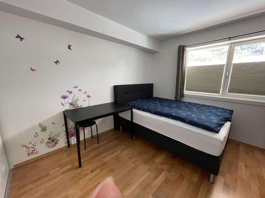 3 Sleeping Rooms For 82M2 Which Direct Traffic To Airport And City Center Bergen Bagian luar foto