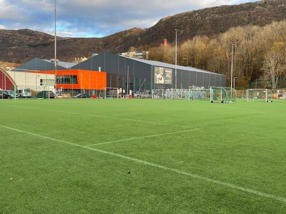 3 Sleeping Rooms For 82M2 Which Direct Traffic To Airport And City Center Bergen Bagian luar foto